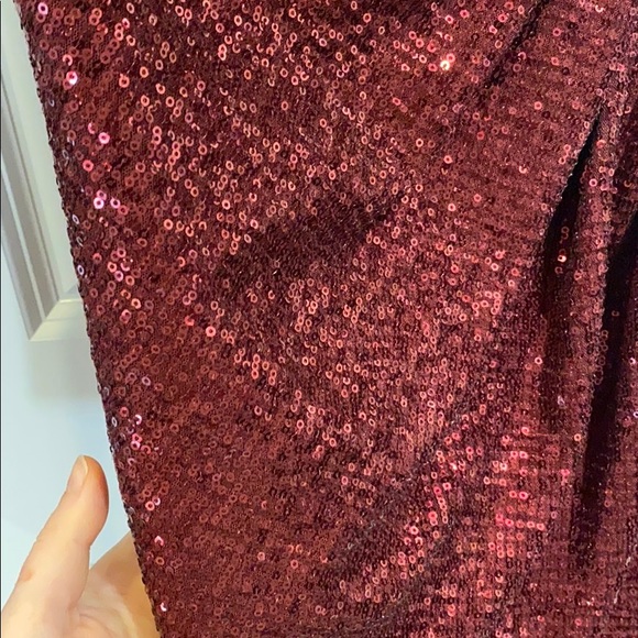 RASARIO one shoulder sequin dress in burgundy - Picture 7 of 7